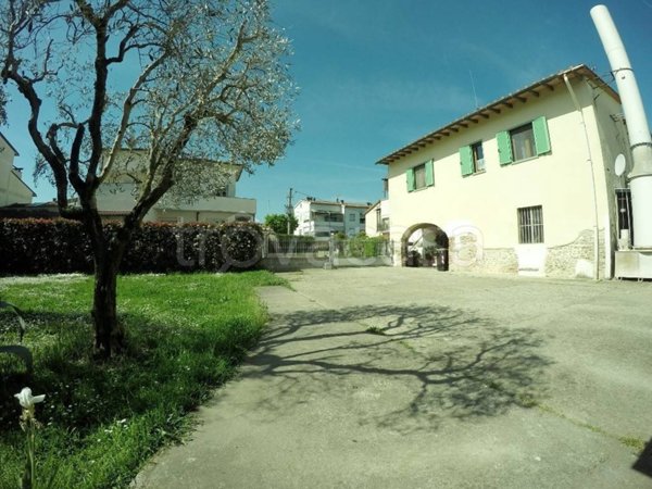 casa indipendente in vendita a Campi Bisenzio in zona San Piero a Ponti