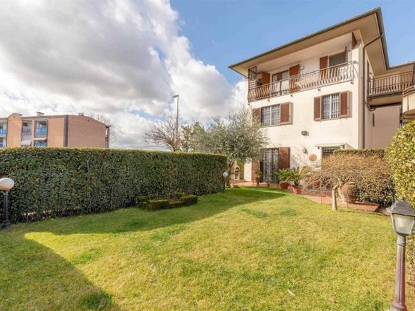 casa indipendente in vendita a Campi Bisenzio in zona Capalle