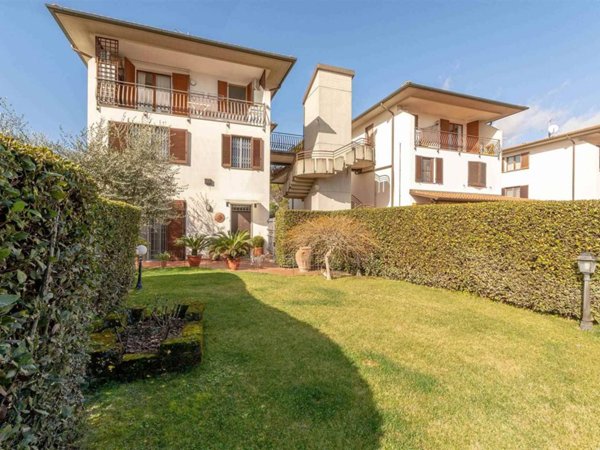 casa indipendente in vendita a Campi Bisenzio in zona Capalle