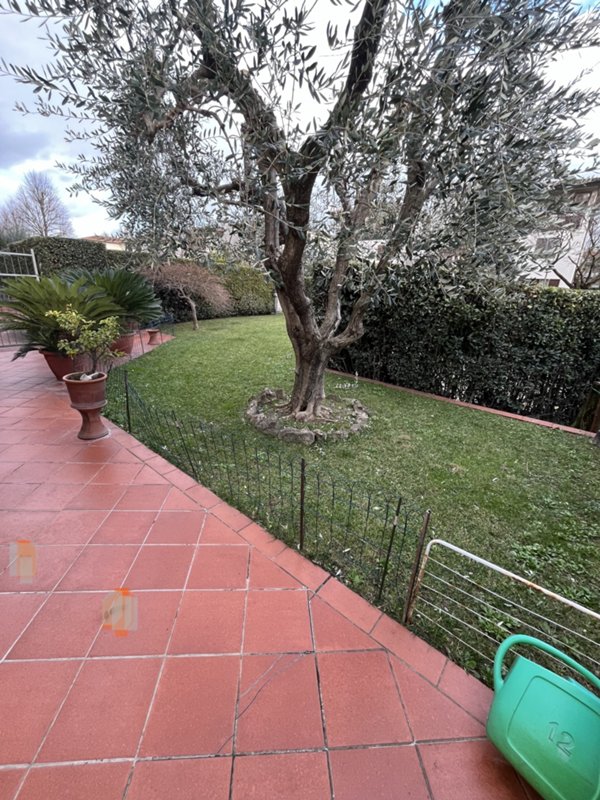 villa in vendita a Campi Bisenzio in zona Capalle