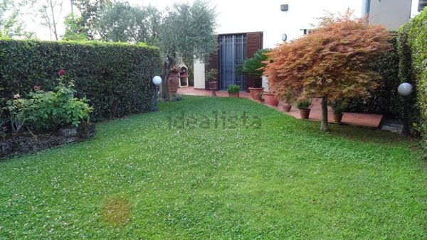 casa indipendente in vendita a Campi Bisenzio in zona Capalle