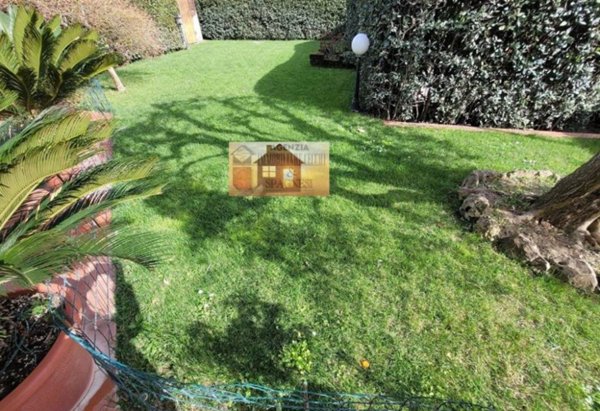 casa indipendente in vendita a Campi Bisenzio in zona Capalle