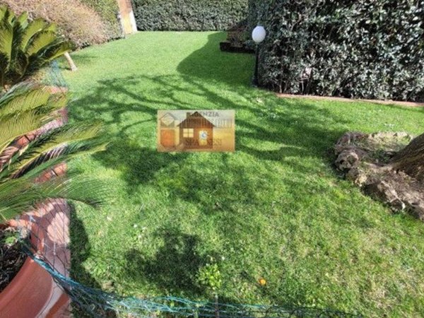 casa indipendente in vendita a Campi Bisenzio in zona Capalle