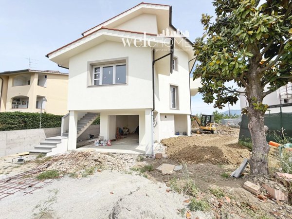 casa indipendente in vendita a Campi Bisenzio in zona Sant'Angelo a Lecore