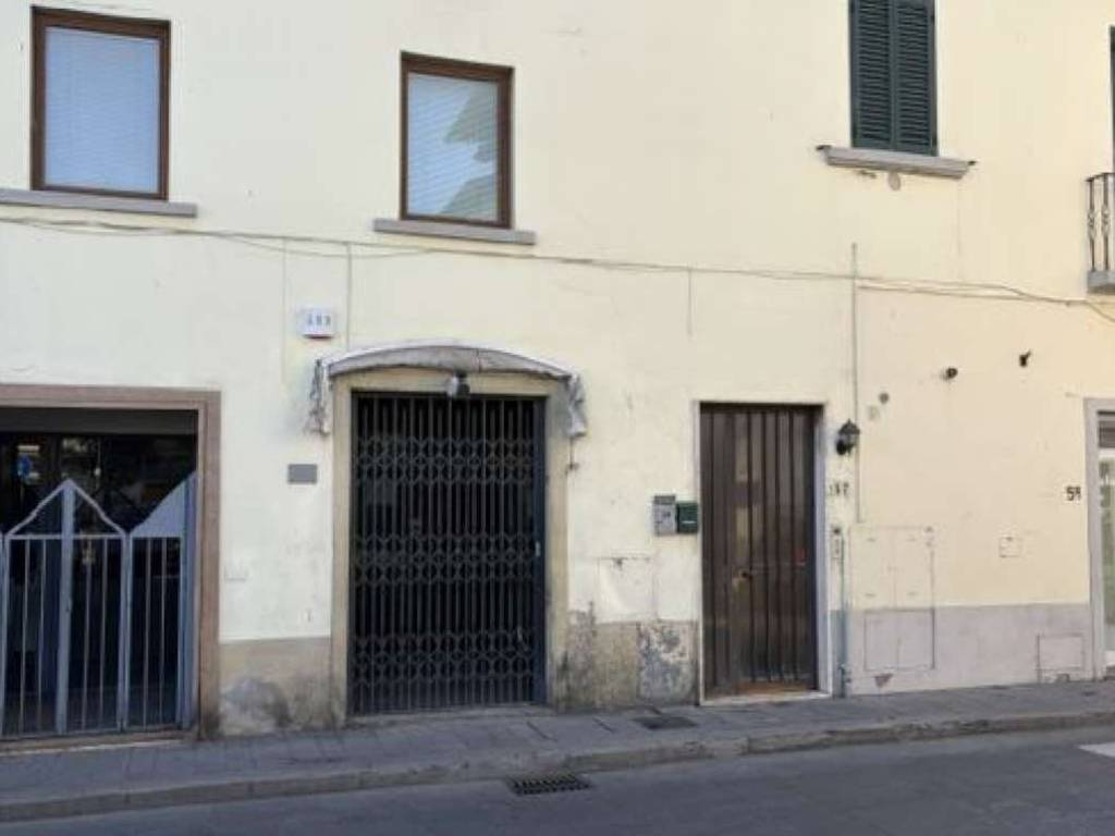 negozio in vendita a Campi Bisenzio