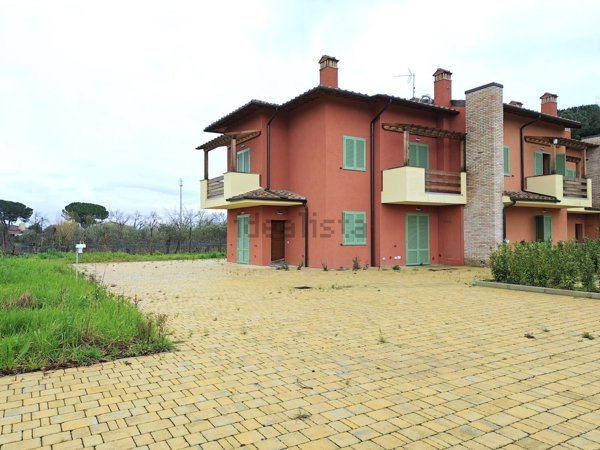 casa indipendente in vendita a Campi Bisenzio in zona Limite