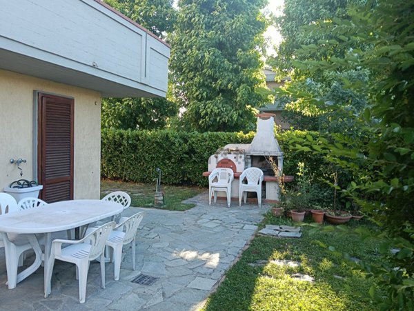 casa indipendente in vendita a Campi Bisenzio