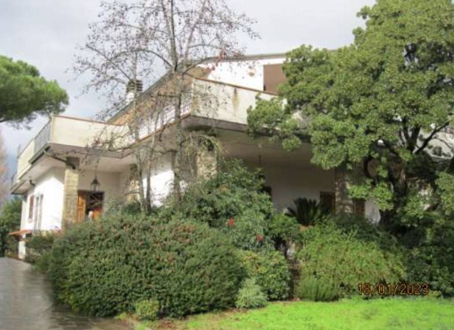casa indipendente in vendita a Campi Bisenzio