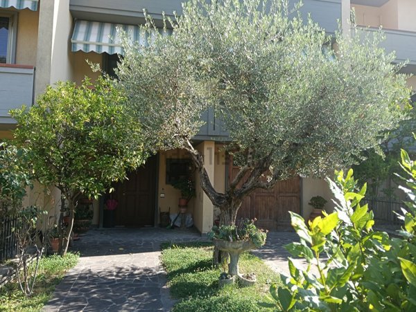 casa indipendente in vendita a Campi Bisenzio