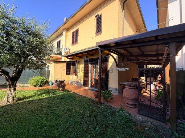 casa indipendente in vendita a Campi Bisenzio