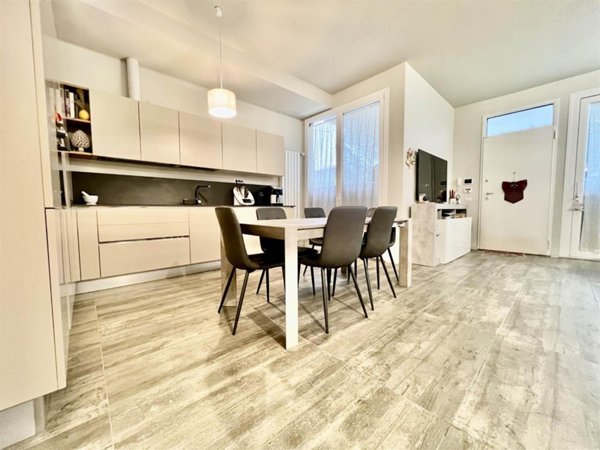 casa indipendente in vendita a Campi Bisenzio