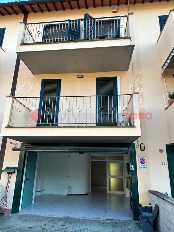 casa indipendente in vendita a Campi Bisenzio