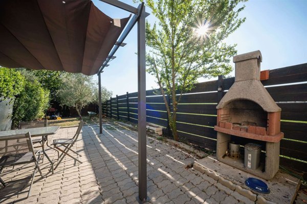 casa indipendente in vendita a Campi Bisenzio