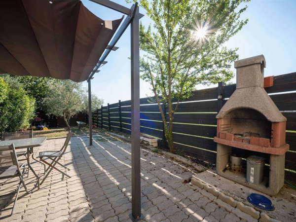 casa indipendente in vendita a Campi Bisenzio