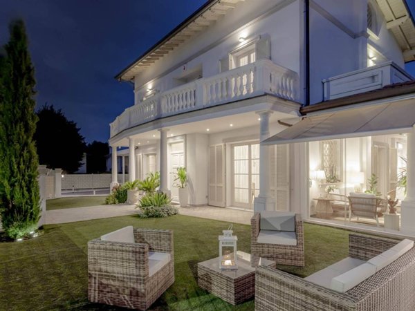 casa indipendente in vendita a Campi Bisenzio in zona Capalle