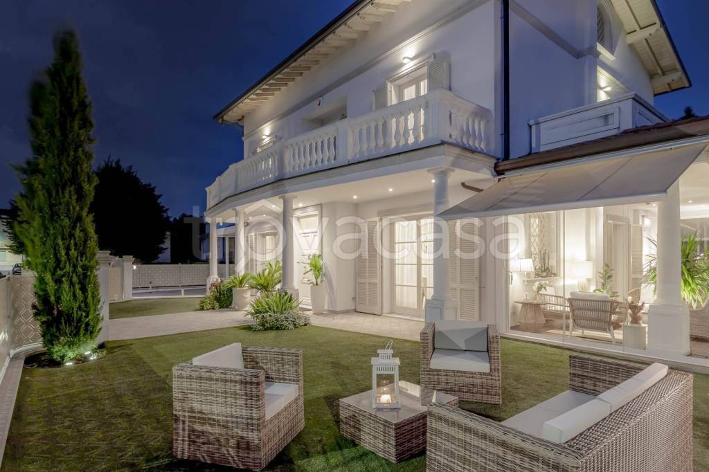 casa indipendente in vendita a Campi Bisenzio in zona Capalle