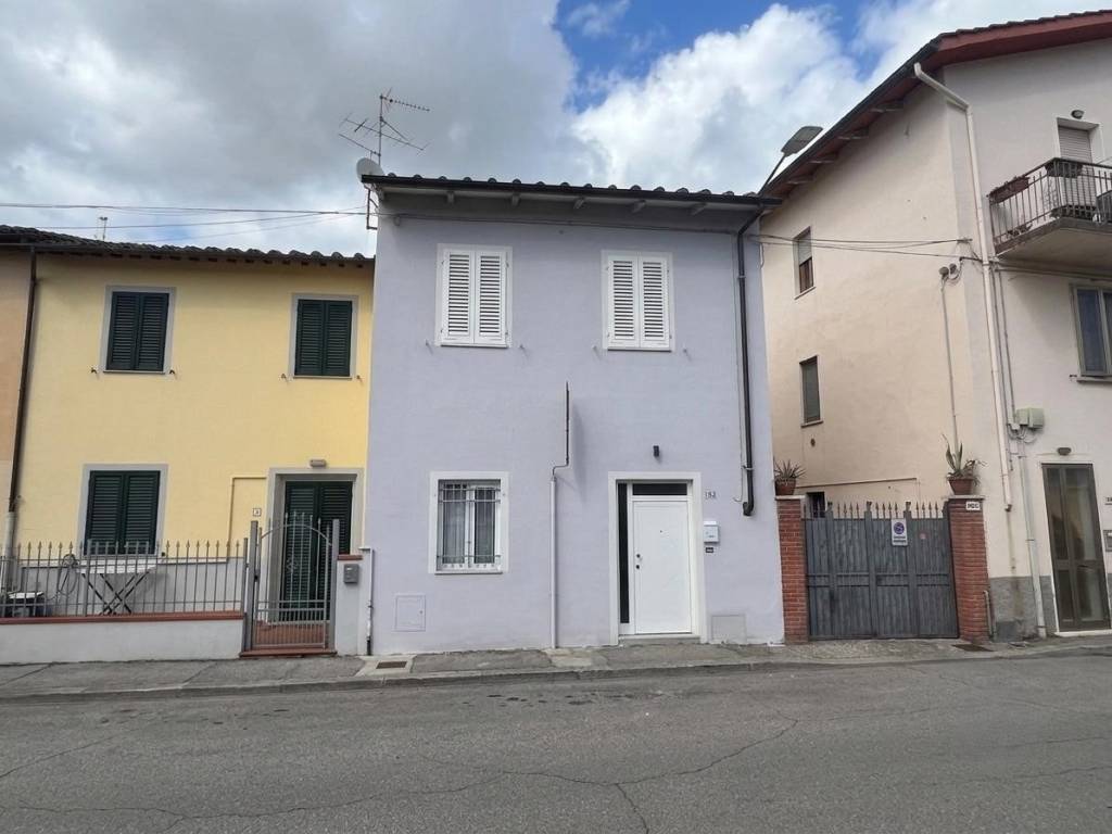 casa indipendente in vendita a Campi Bisenzio in zona Capalle