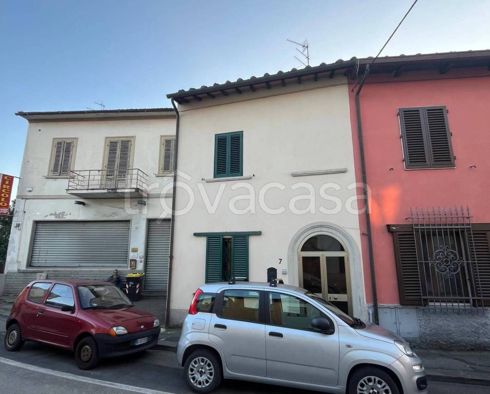 casa indipendente in vendita a Campi Bisenzio in zona Capalle