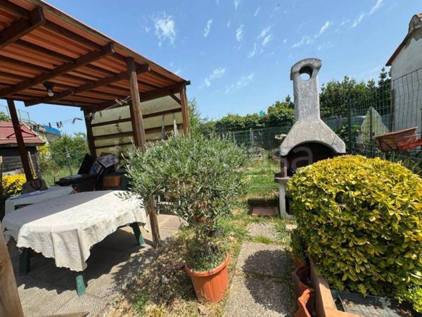 casa indipendente in vendita a Campi Bisenzio
