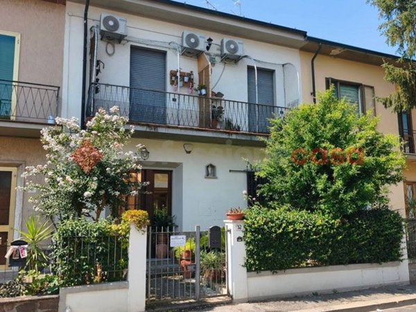 casa indipendente in vendita a Campi Bisenzio in zona Capalle
