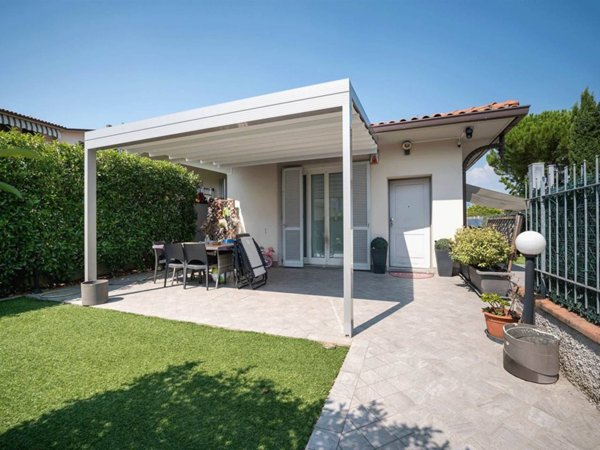 casa indipendente in vendita a Campi Bisenzio in zona San Donnino