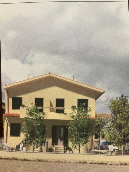 casa indipendente in vendita a Campi Bisenzio