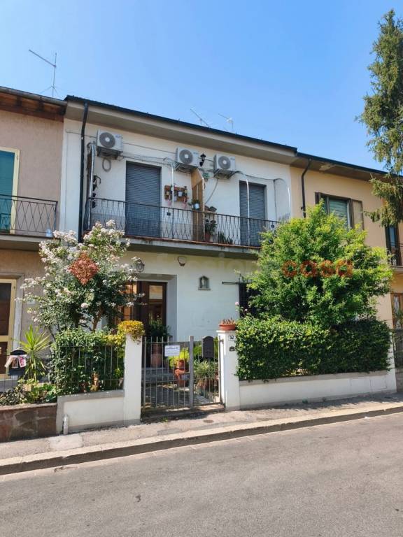 casa indipendente in vendita a Campi Bisenzio in zona Capalle