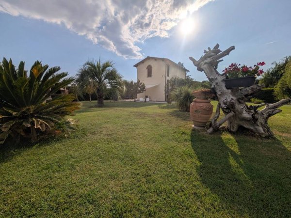 casa indipendente in vendita a Campi Bisenzio