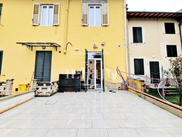 casa indipendente in vendita a Campi Bisenzio in zona Capalle