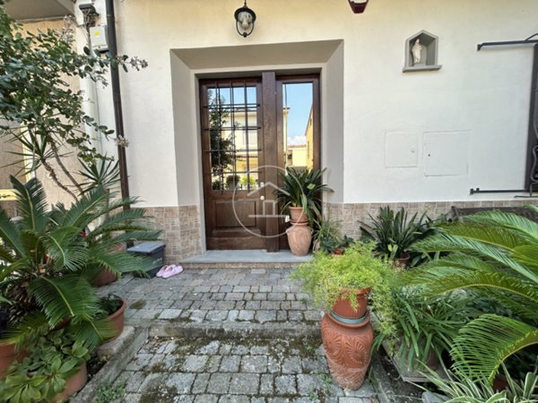 casa indipendente in vendita a Campi Bisenzio in zona Capalle