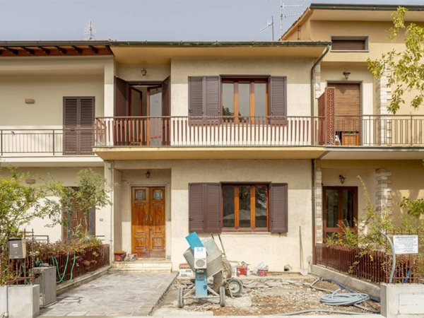 casa indipendente in vendita a Campi Bisenzio in zona San Piero a Ponti