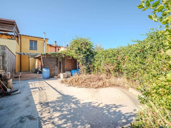 casa indipendente in vendita a Campi Bisenzio