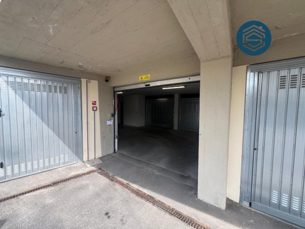 locale commerciale in vendita a Campi Bisenzio