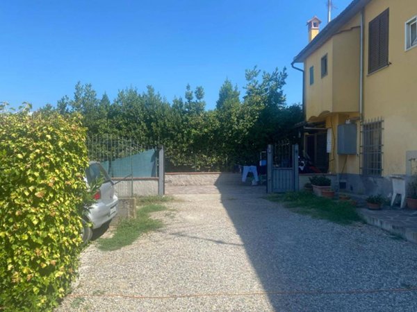 casa indipendente in vendita a Campi Bisenzio in zona Capalle