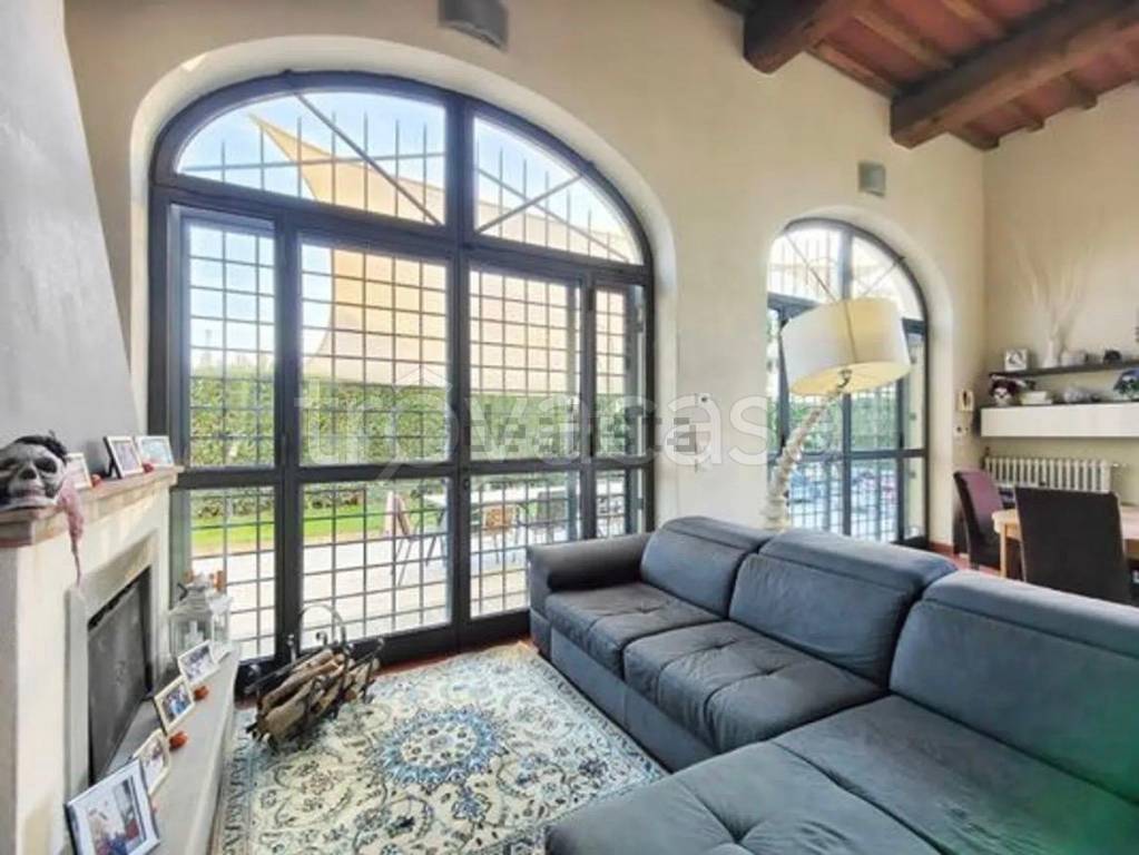 casa indipendente in vendita a Campi Bisenzio