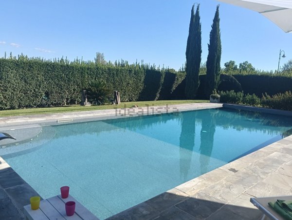 casa indipendente in vendita a Campi Bisenzio