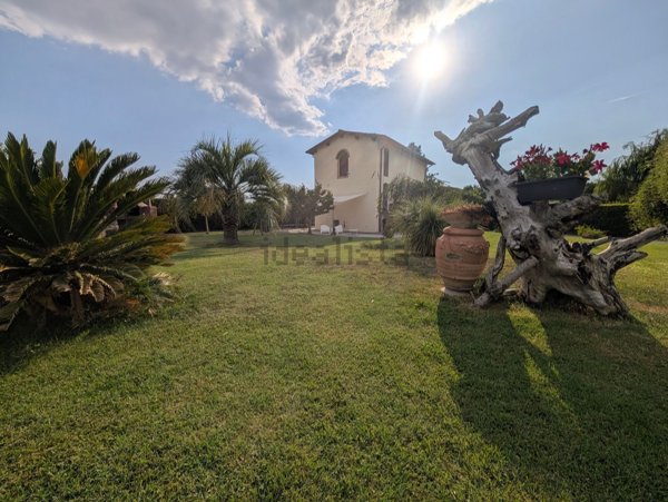 casa indipendente in vendita a Campi Bisenzio