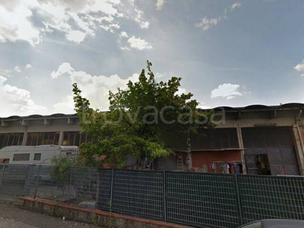 locale commerciale in vendita a Campi Bisenzio