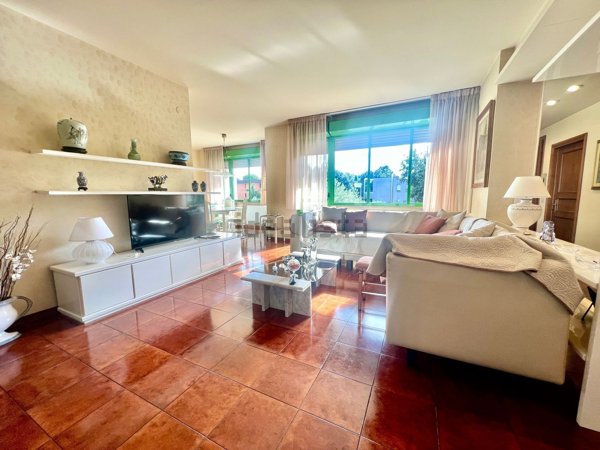 casa indipendente in vendita a Campi Bisenzio