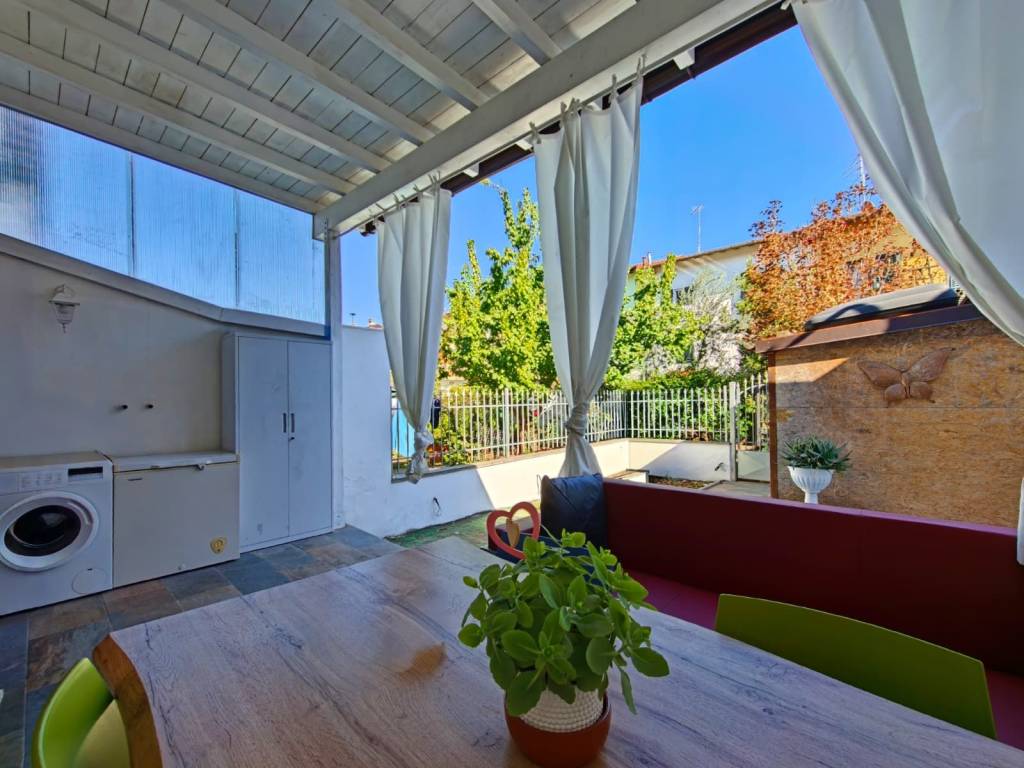 casa indipendente in vendita a Campi Bisenzio