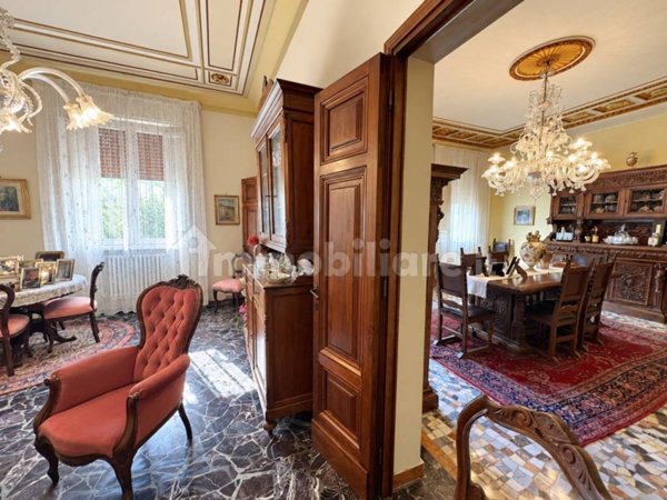 casa indipendente in vendita a Campi Bisenzio