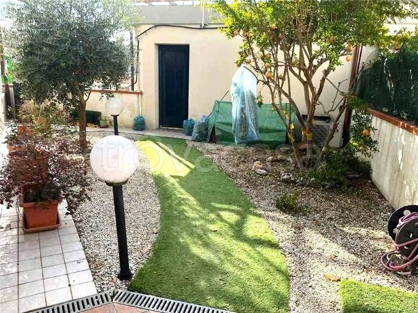 casa indipendente in vendita a Campi Bisenzio