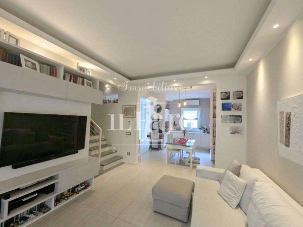 casa indipendente in vendita a Campi Bisenzio