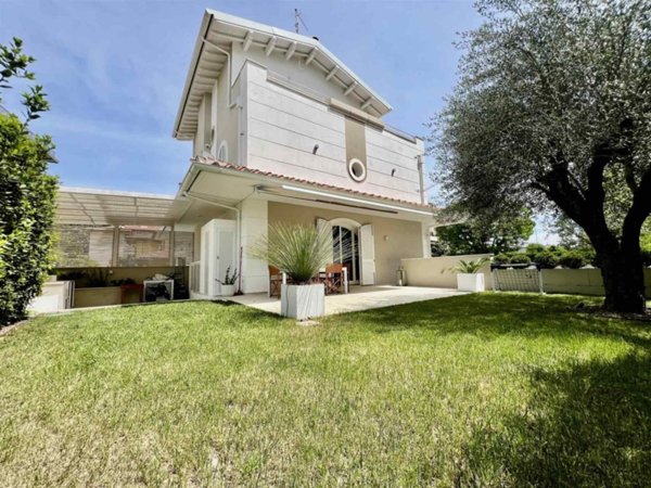 villetta a schiera in vendita a Campi Bisenzio in zona San Piero a Ponti