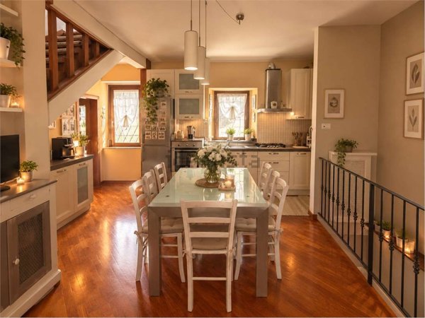 casa indipendente in vendita a Campi Bisenzio
