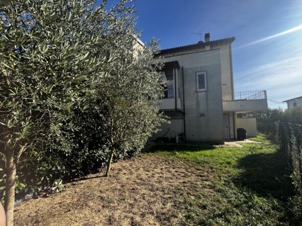 casa indipendente in vendita a Campi Bisenzio in zona Sant'Angelo a Lecore