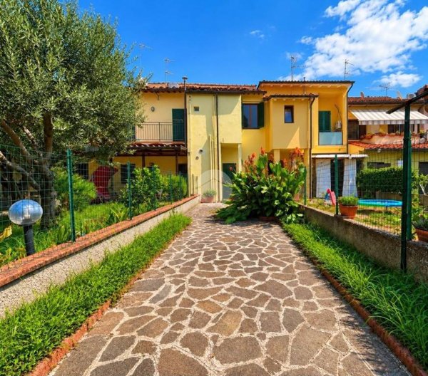 casa indipendente in vendita a Campi Bisenzio in zona San Piero a Ponti