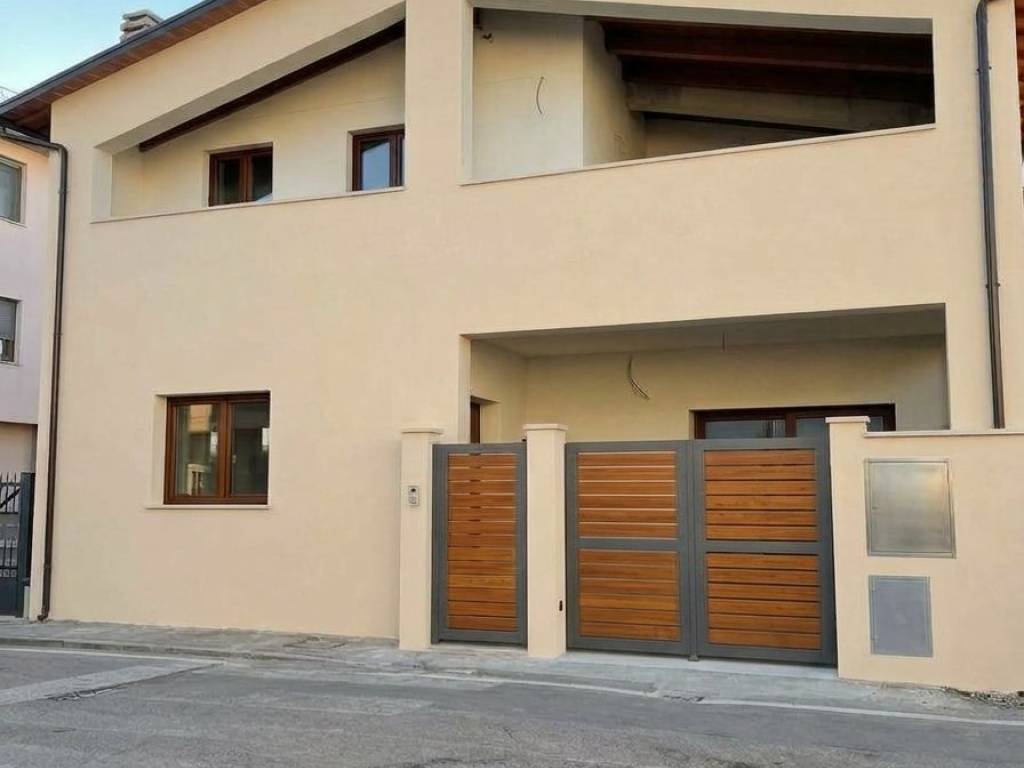 casa indipendente in vendita a Campi Bisenzio in zona San Piero a Ponti