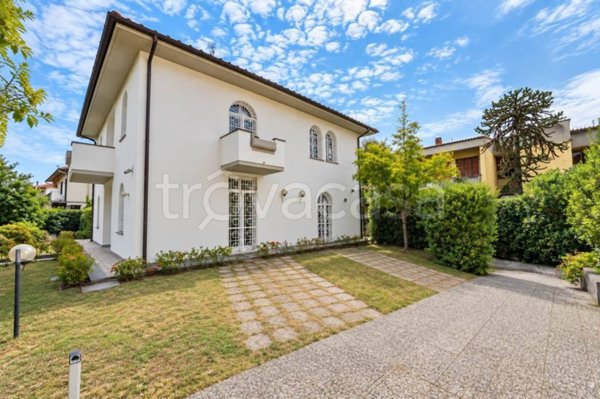 casa indipendente in vendita a Campi Bisenzio in zona Capalle