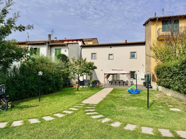 casa indipendente in vendita a Campi Bisenzio in zona San Piero a Ponti